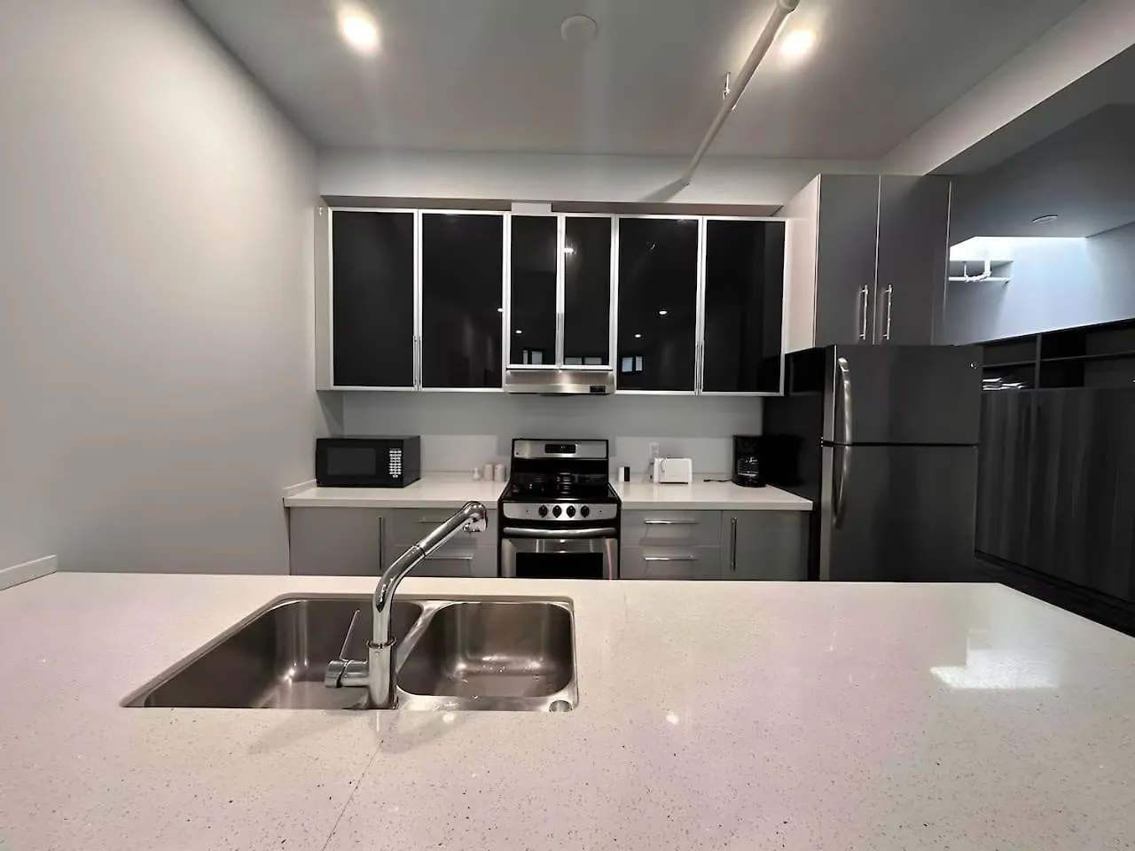 Central 1Bdr Apartment On Bishop Central Mtl Zx6 Montreal Canada