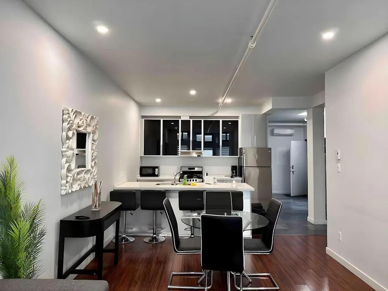 Central 1Bdr Apartment On Bishop Central Mtl Zx6 Montreal 0*,  Canada