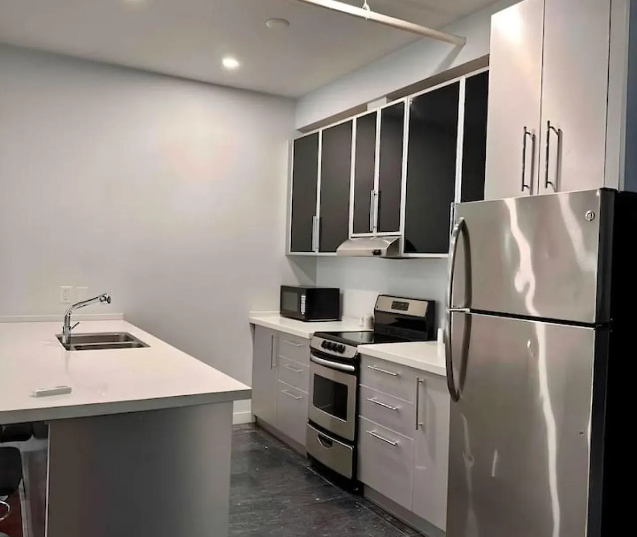 Central 1Bdr Apartment On Bishop Central Mtl Zx6 Montreal