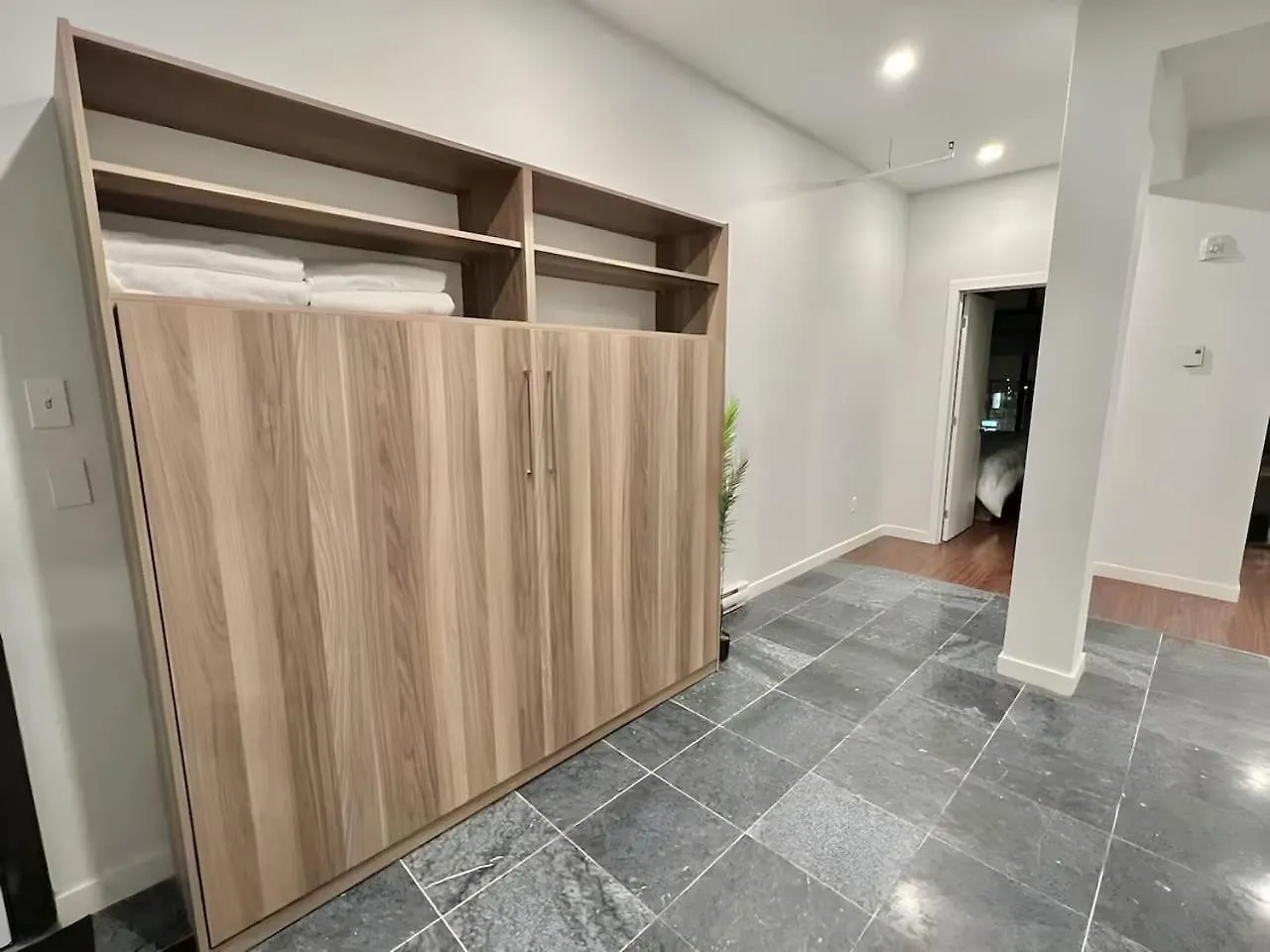 Central 1Bdr Apartment On Bishop Central Mtl Zx6 Montreal