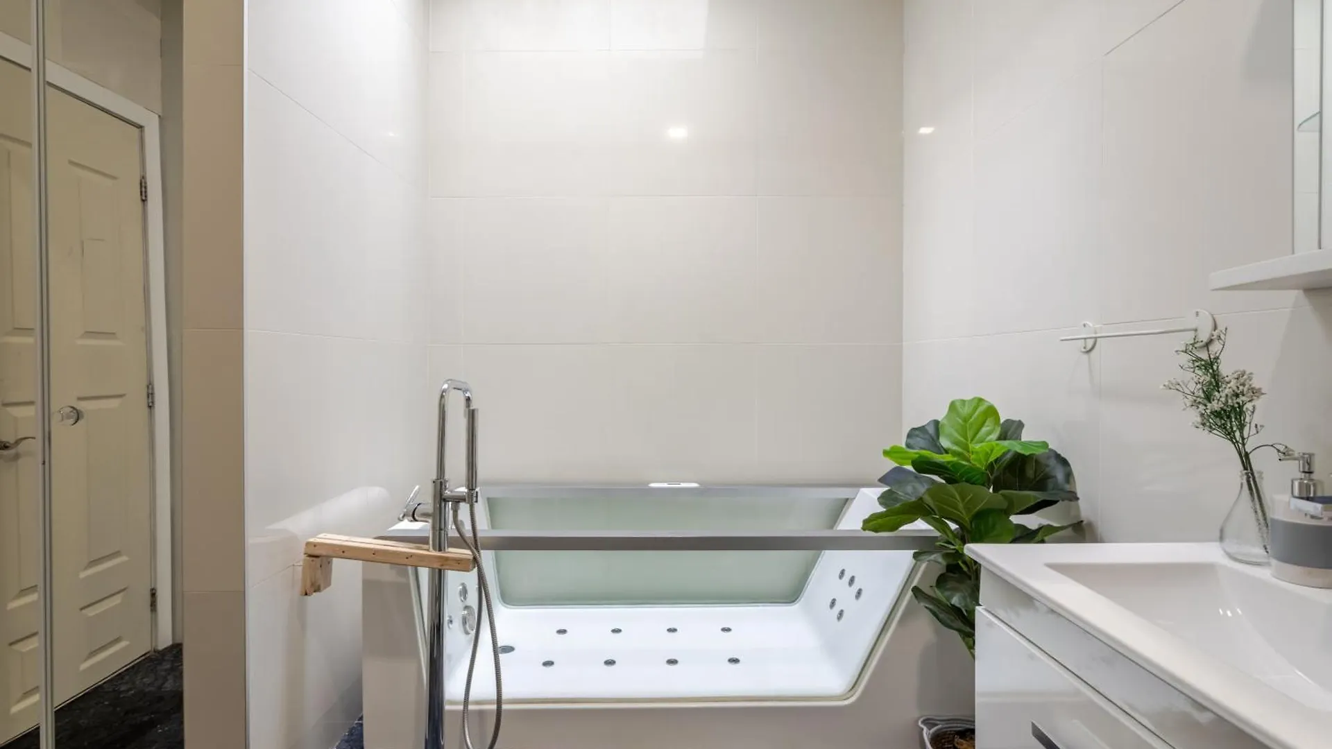 Central 1Bdr Apartment On Bishop Central Mtl Montreal